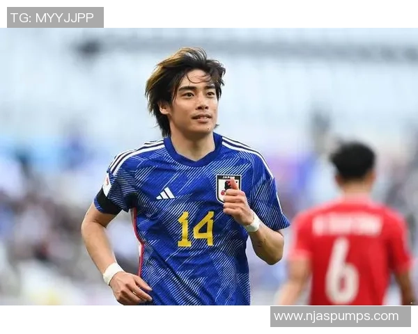 日本足球19号核心球星闪耀赛场引领球队勇往直前