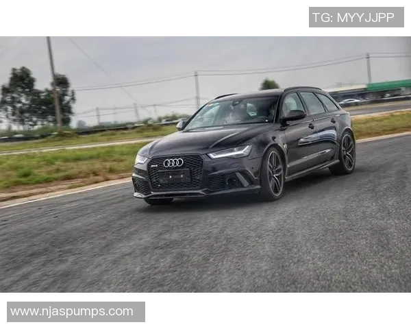 足球巨星特斯拉赛场风采尽显速度与激情魅力 足球巨星特斯拉赛场风采尽显速度与激情魅力